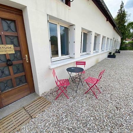 Appartement Familial, 2 Chambres, En Rdc Sur Cour Saint Florentin Bagian luar foto