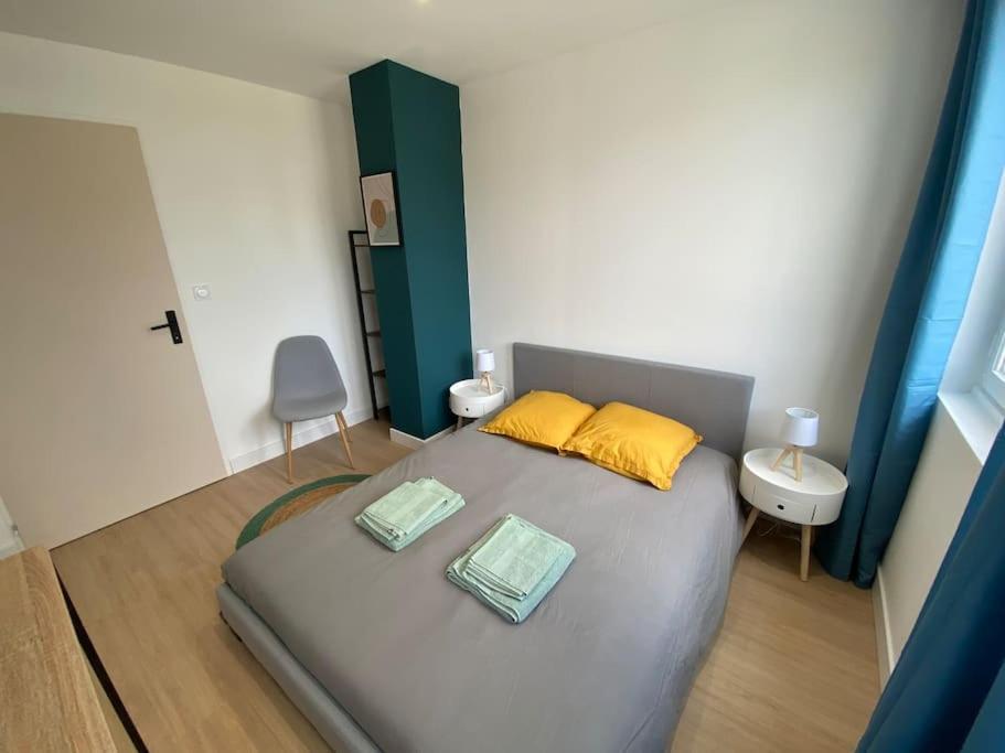 Appartement Familial, 2 Chambres, En Rdc Sur Cour Saint Florentin Bagian luar foto