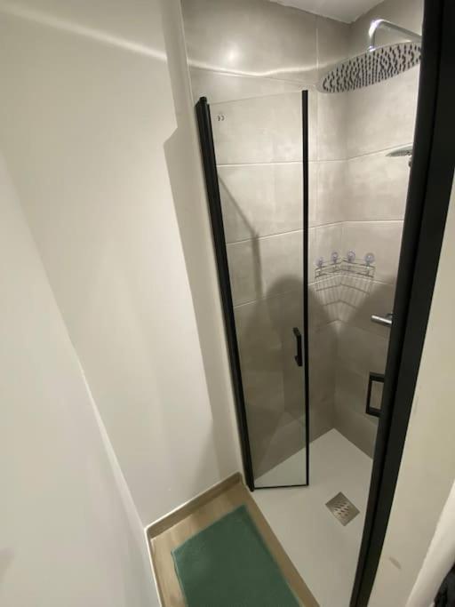 Appartement Familial, 2 Chambres, En Rdc Sur Cour Saint Florentin Bagian luar foto