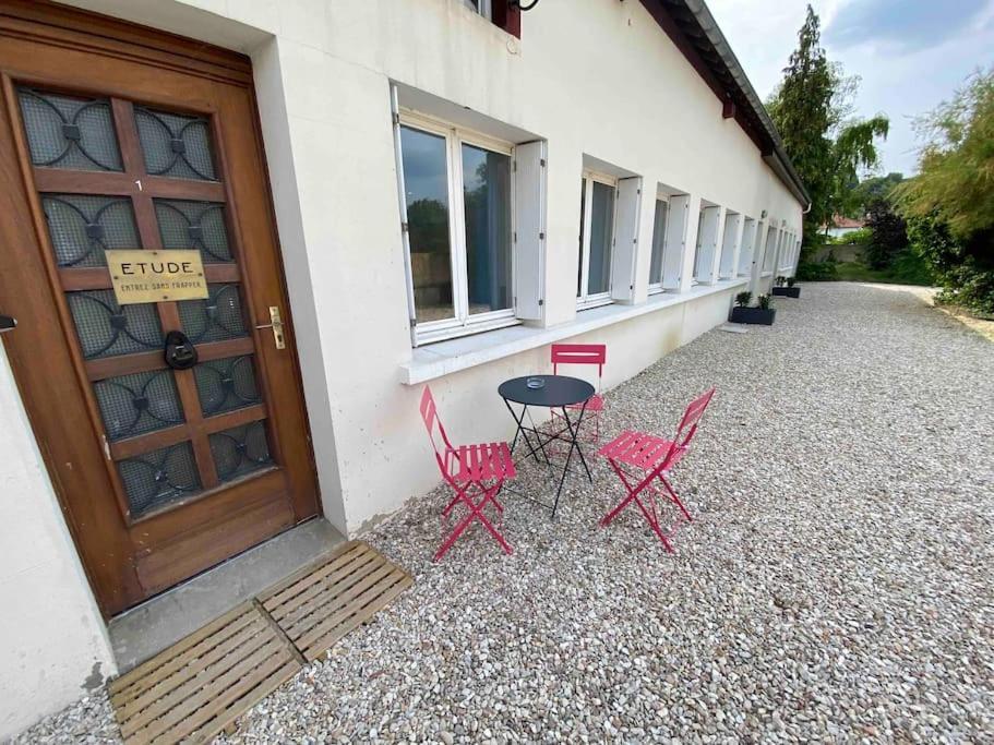 Appartement Familial, 2 Chambres, En Rdc Sur Cour Saint Florentin Bagian luar foto